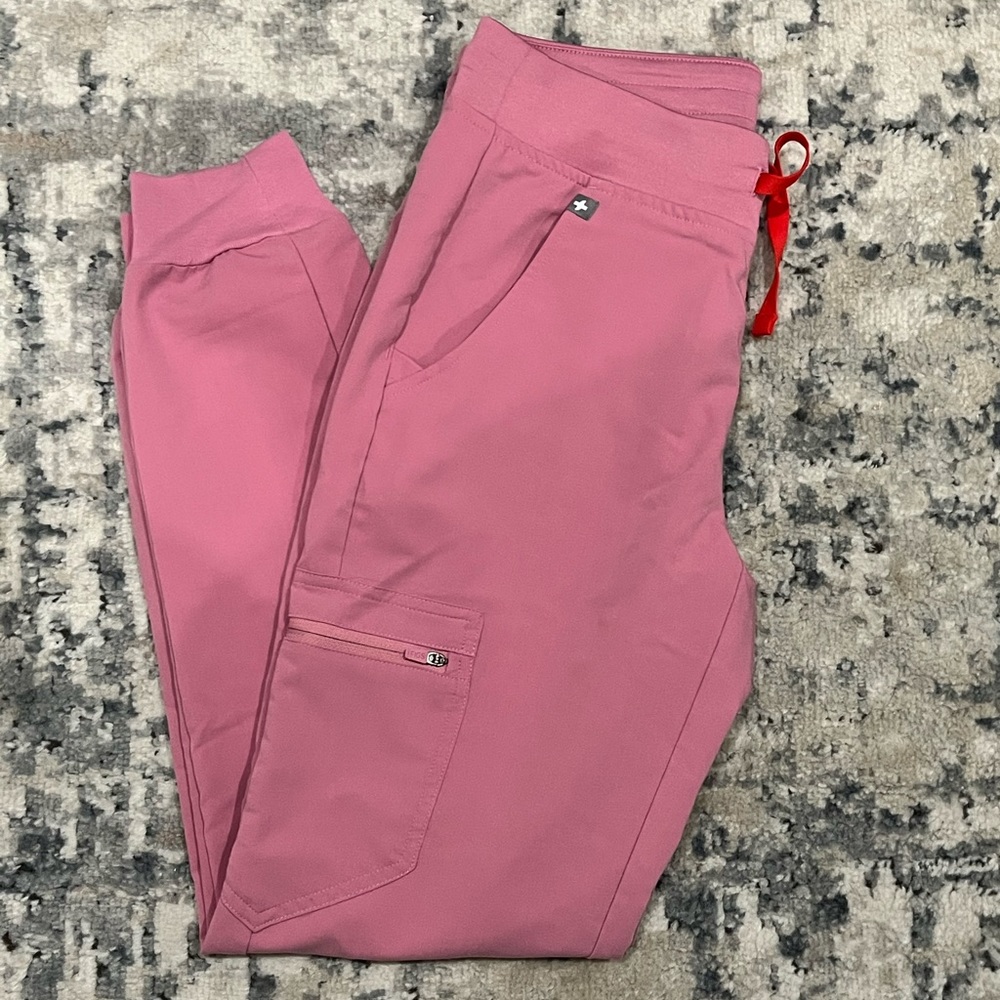 Figs Zamora Jogger Scrub Pant Chalk Pink